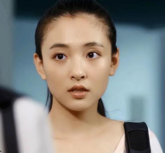 娱乐圈资深吃瓜艺人,揭秘幕后风云，笑谈明星八卦